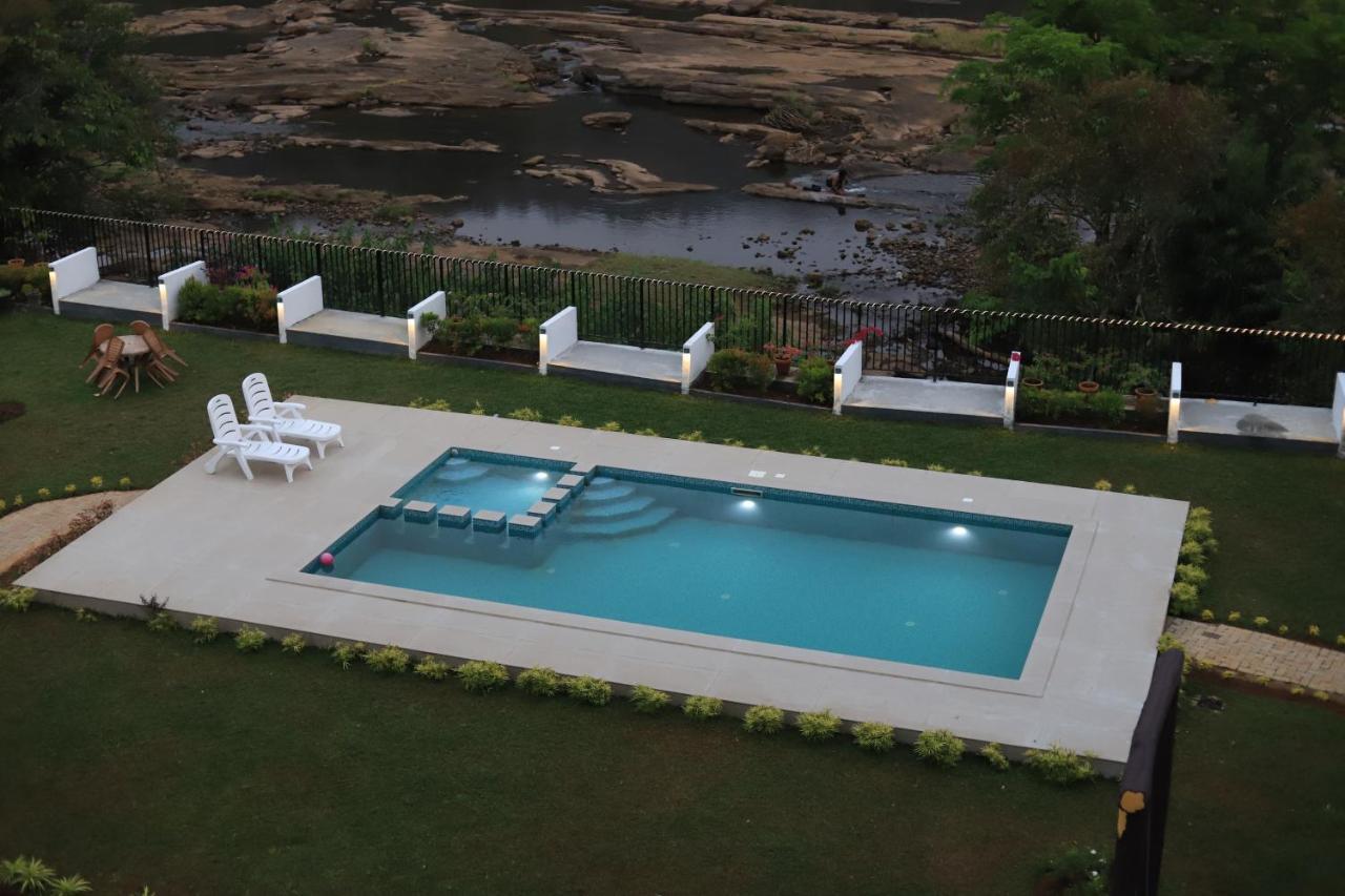 Seeheim Resorts Athirappilly Exterior photo